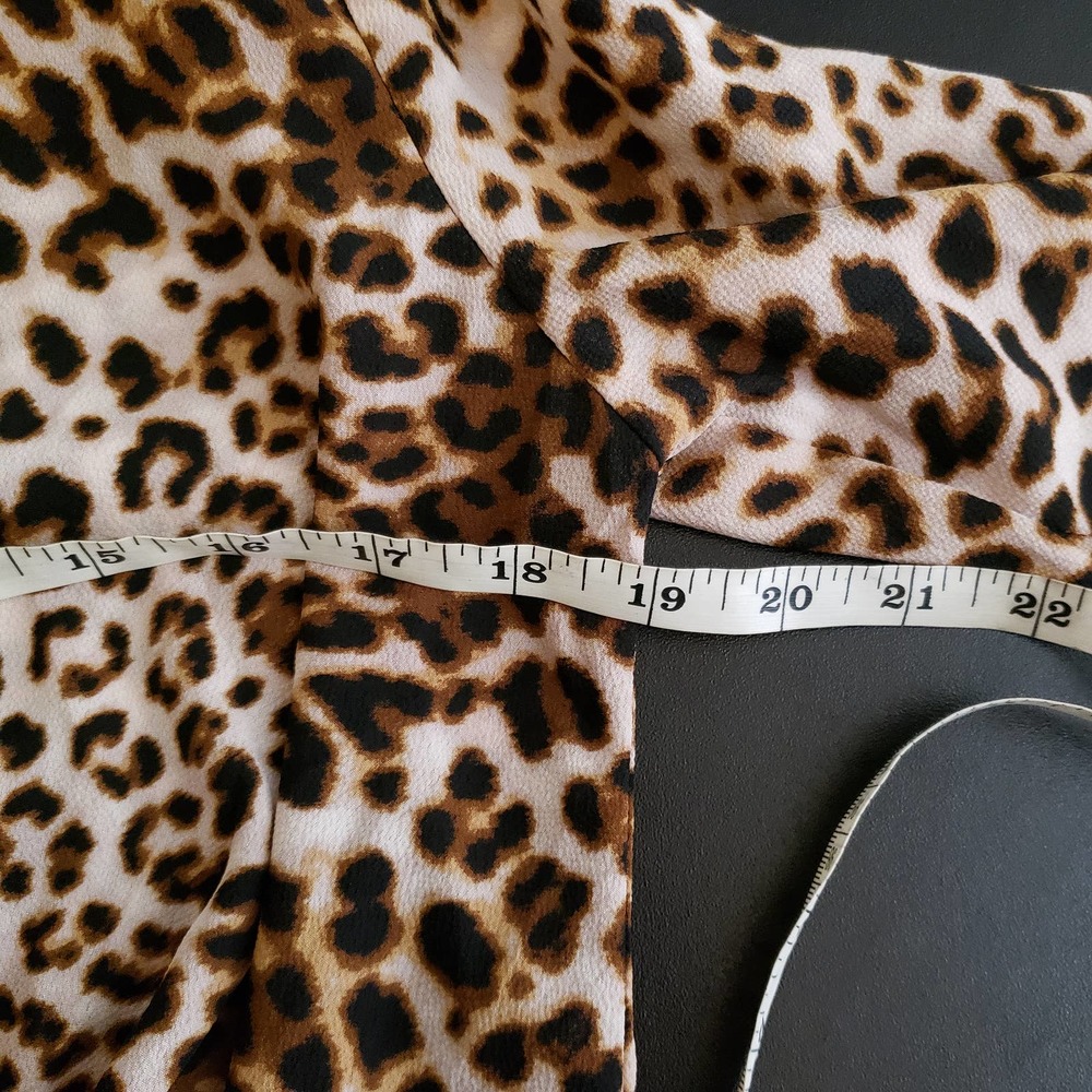 ALL IN FAVOR Leopard Long Sleeve Blouse XS - Picture 8 of 9
